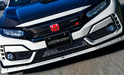 Mugen frontsplitter i kolfiber på en Honda Civic Type R FK8