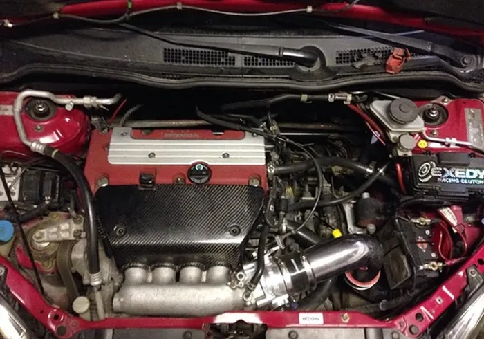 Motorrum i en Honda Civic Type R EP3 med K20A2-motor