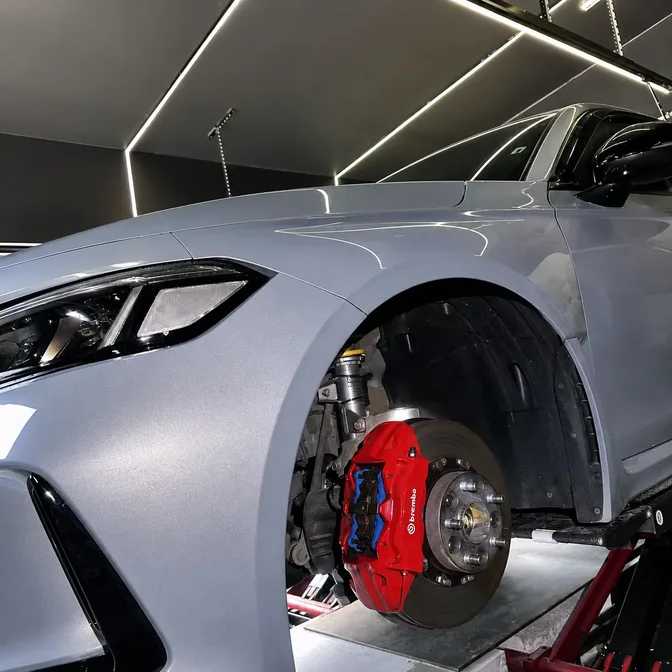 Bromsservice med Brembo-ok hos JDM Racing i Västerås