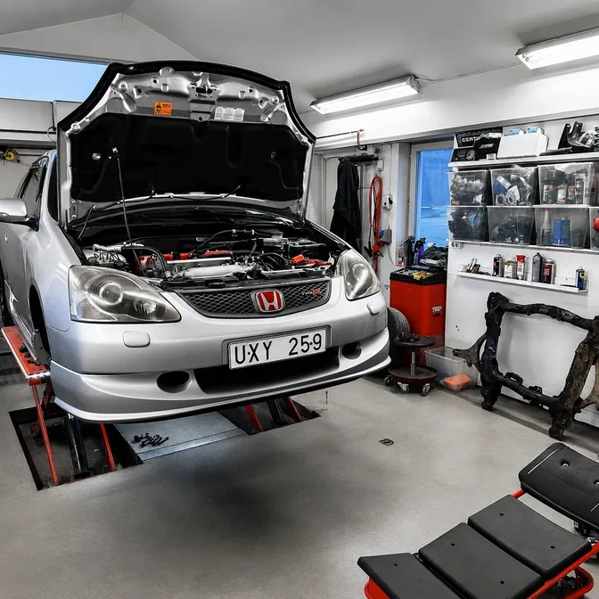 JDM Racings Hondaverkstad i Västerås — Civic Type R på lyften